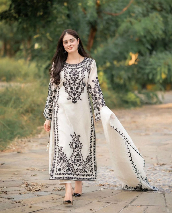 “Stunning Heavy Embroidered Organza 3-Piece Set”